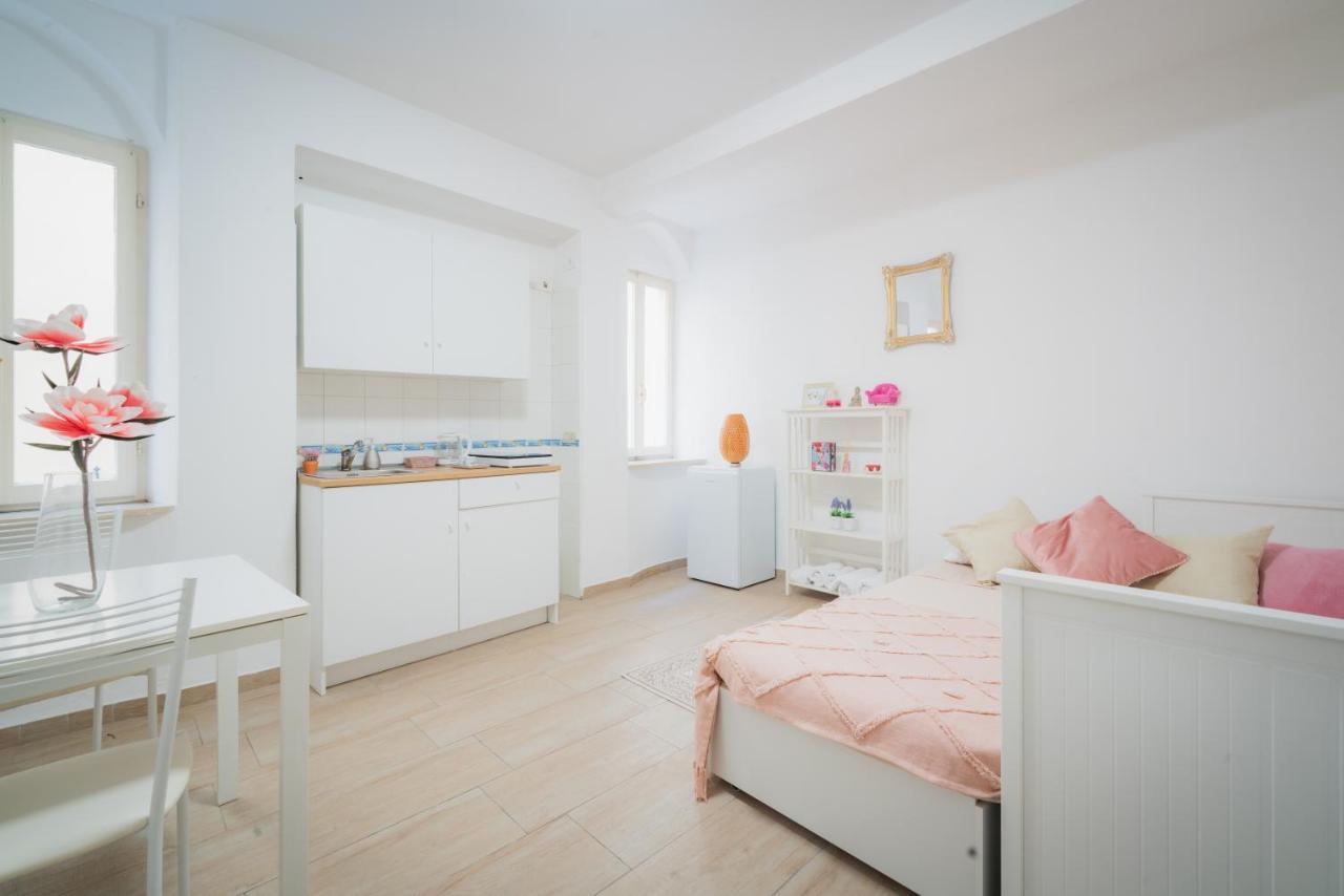 Suite "Castello" Del Garda - Apt Per Coppie Garda ديسينسانو ديل غاردا المظهر الخارجي الصورة